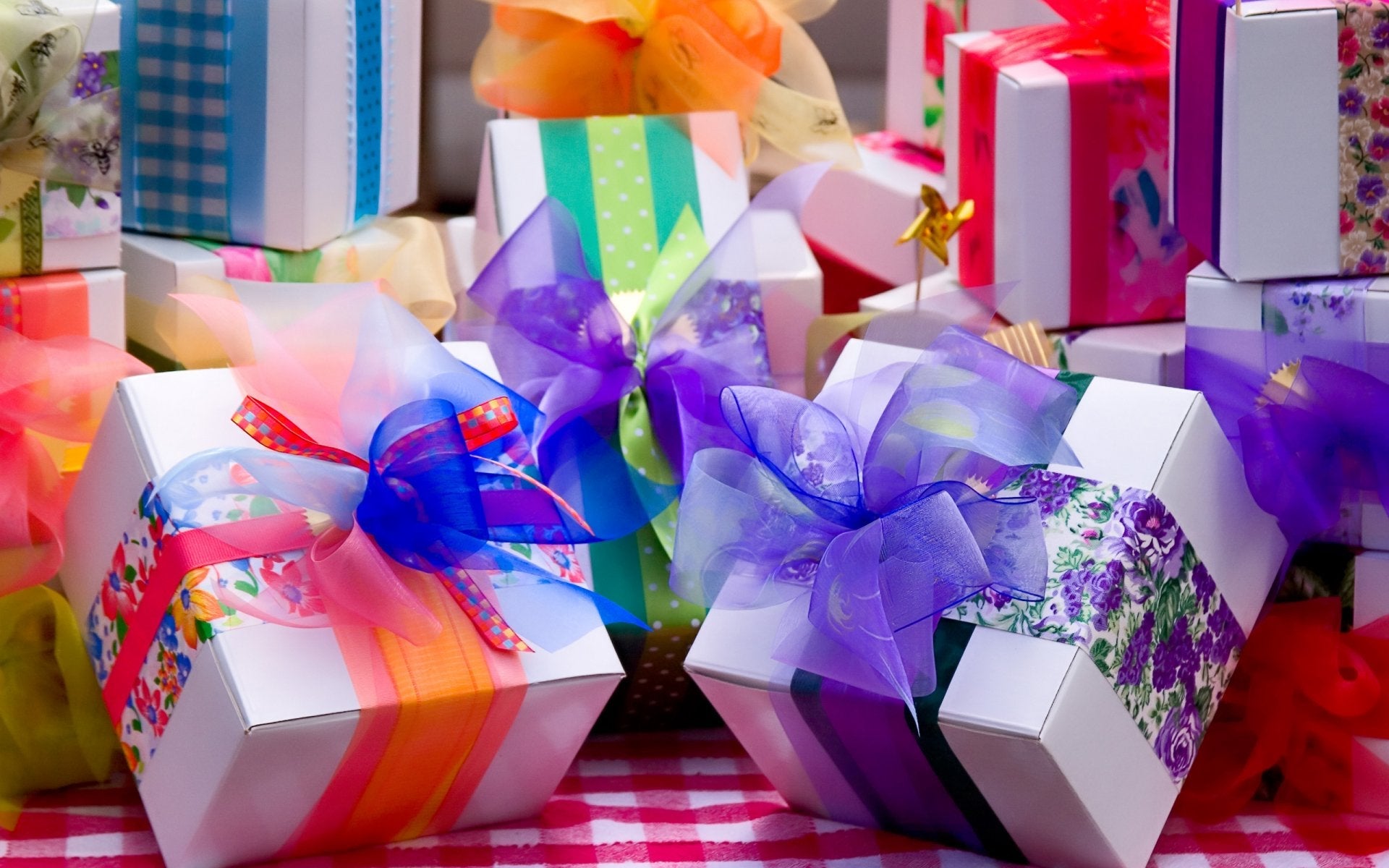 Wrapping Paper, Tissue and Ribbon